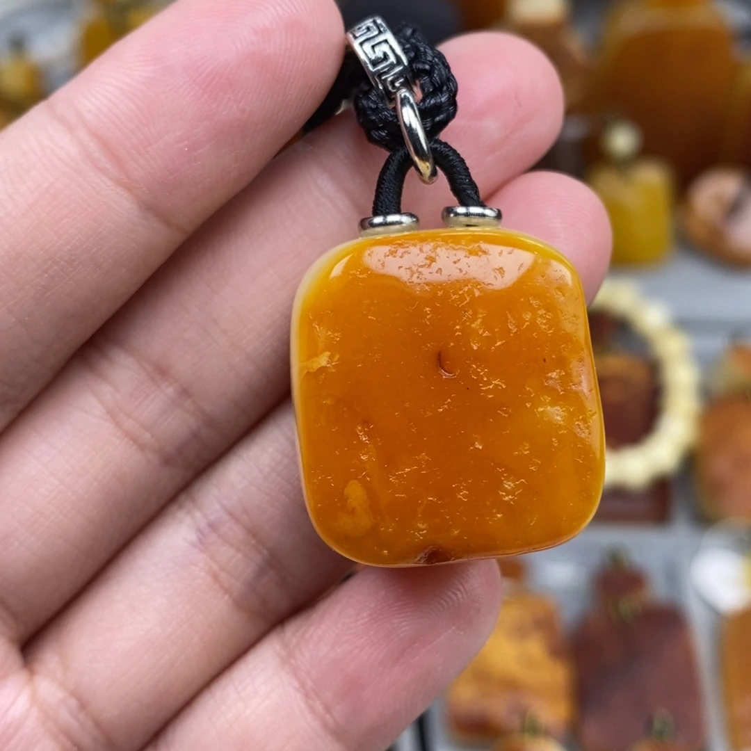 未镶嵌琥珀珠宝奇石