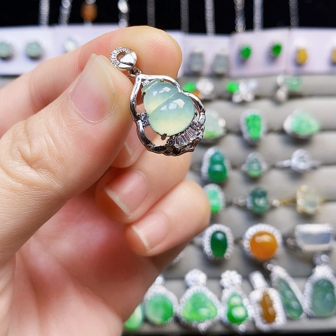 翡翠银S925镶嵌颈饰葫芦