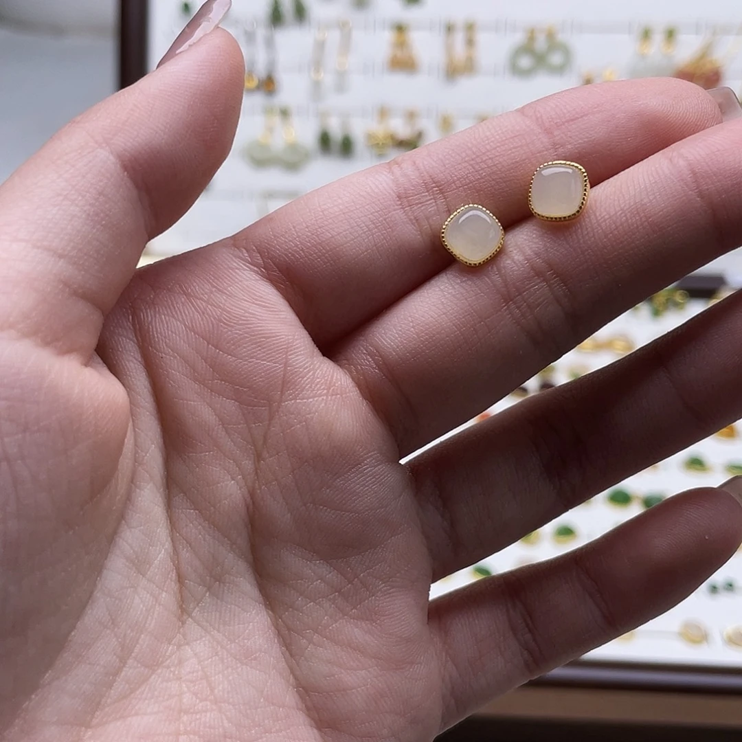 和田玉未镶嵌耳饰