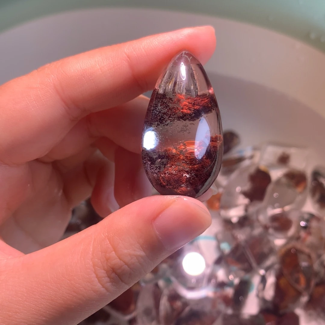 穆***慕未镶嵌颈饰水晶水晶