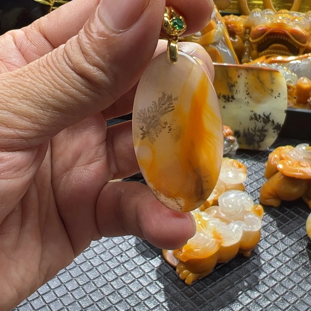石英质玉未镶嵌颈饰