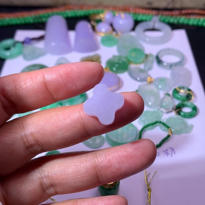 芬***翡翠未镶嵌耳饰珠珠