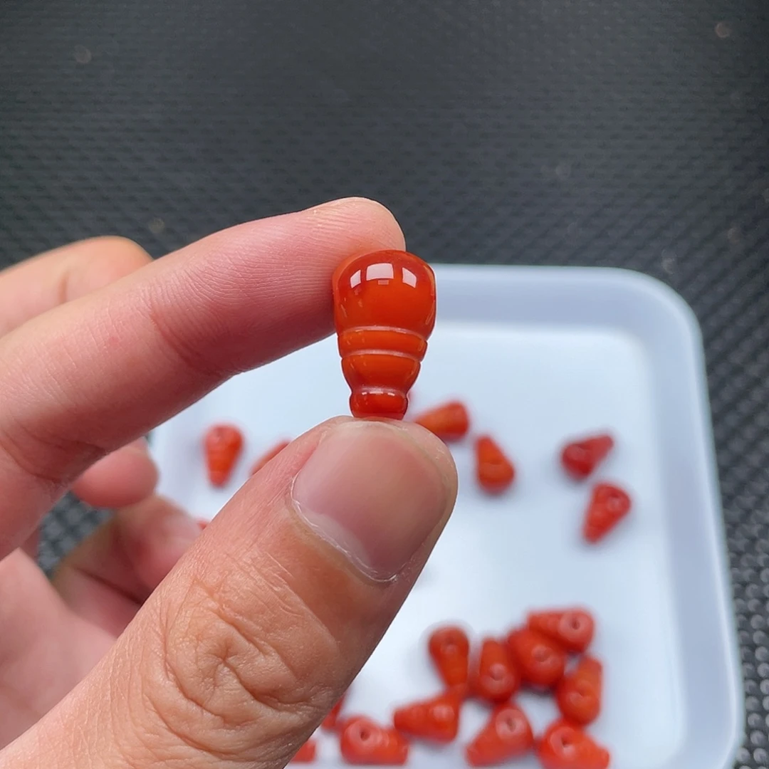 南红玛瑙11*17柿子红三通一颗未镶嵌