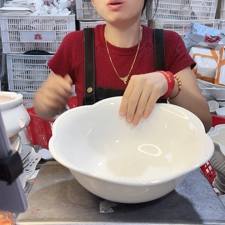 碟微瑕产品…….大花朵汤碗