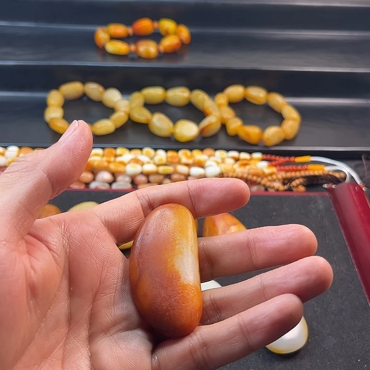 欣***行颈饰未镶嵌和田玉