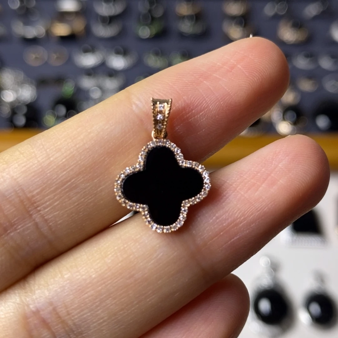 颈饰18K金镶嵌翡翠四叶草吊坠