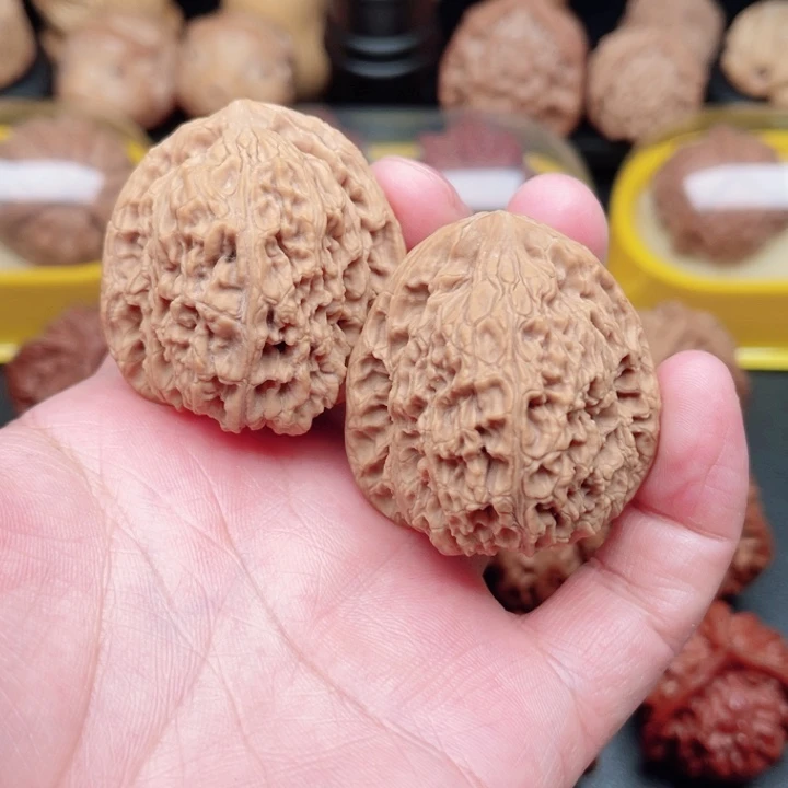 文玩核桃把件三角南疆石40×41×40