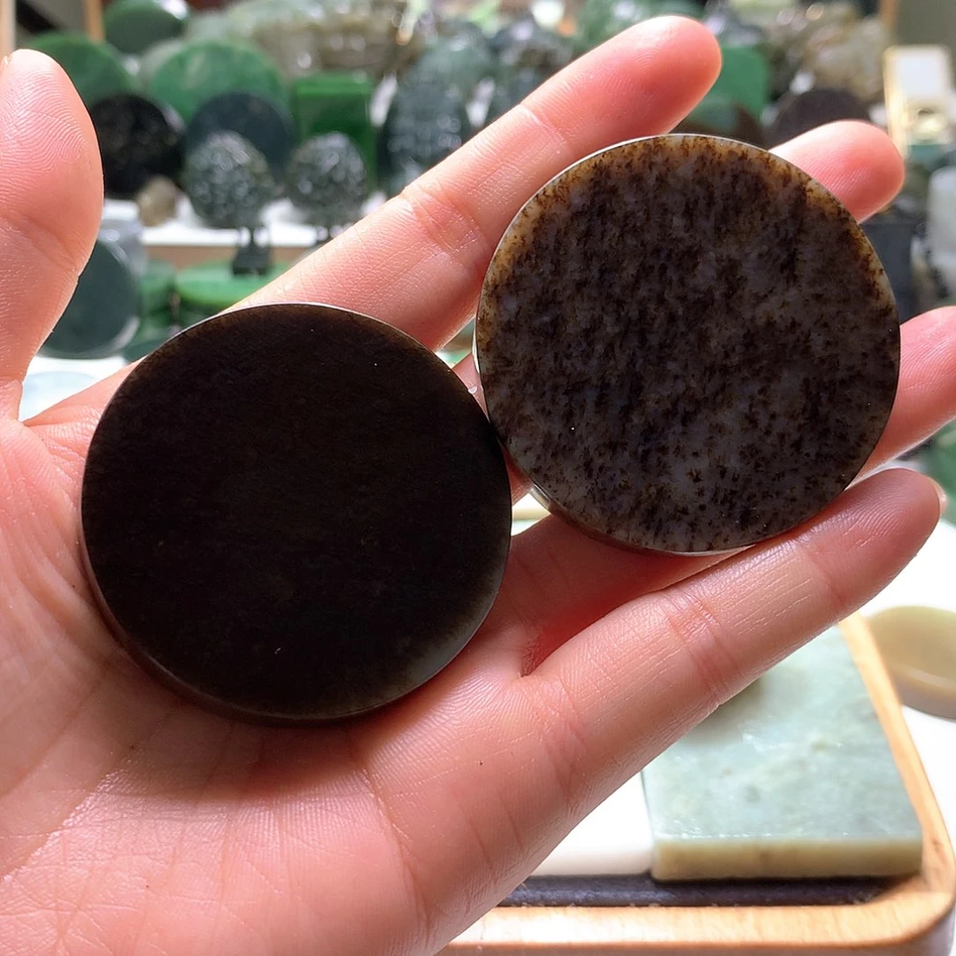 奥***彪和田玉未镶嵌颈饰