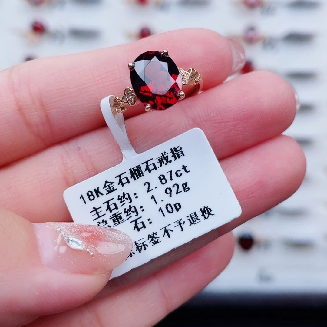 18K金镶嵌戒指石榴石
