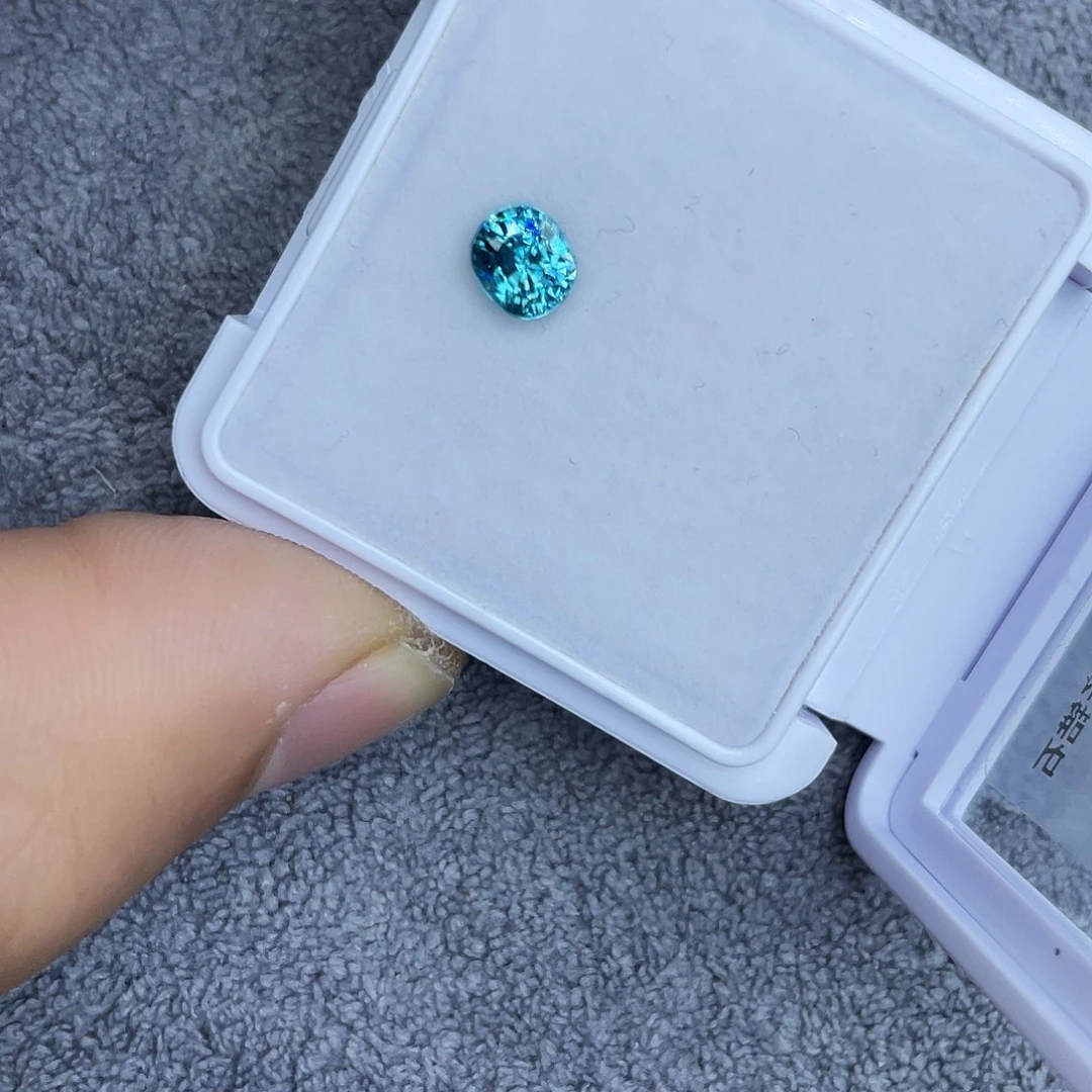 裸石天然锆石未镶嵌1.22Ct。