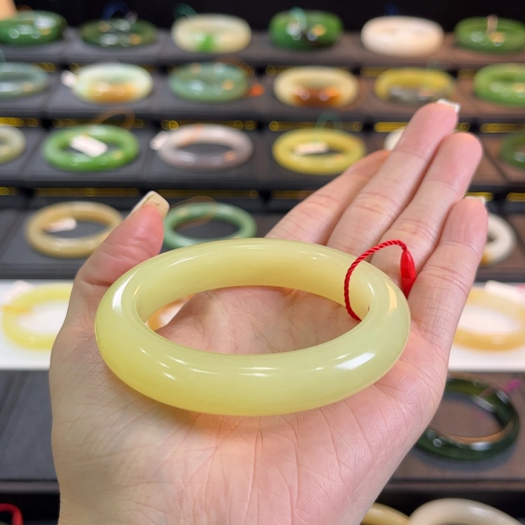 和田玉未镶嵌手镯明黄贵妃