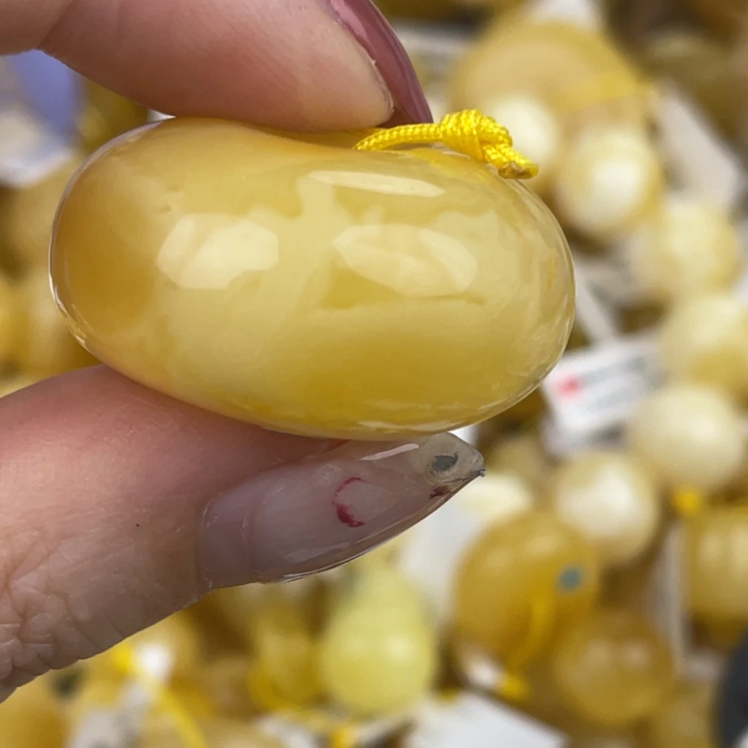 未镶嵌琥珀裸石微瑕364