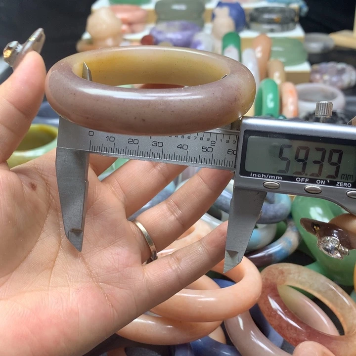 未镶嵌手镯石英质玉