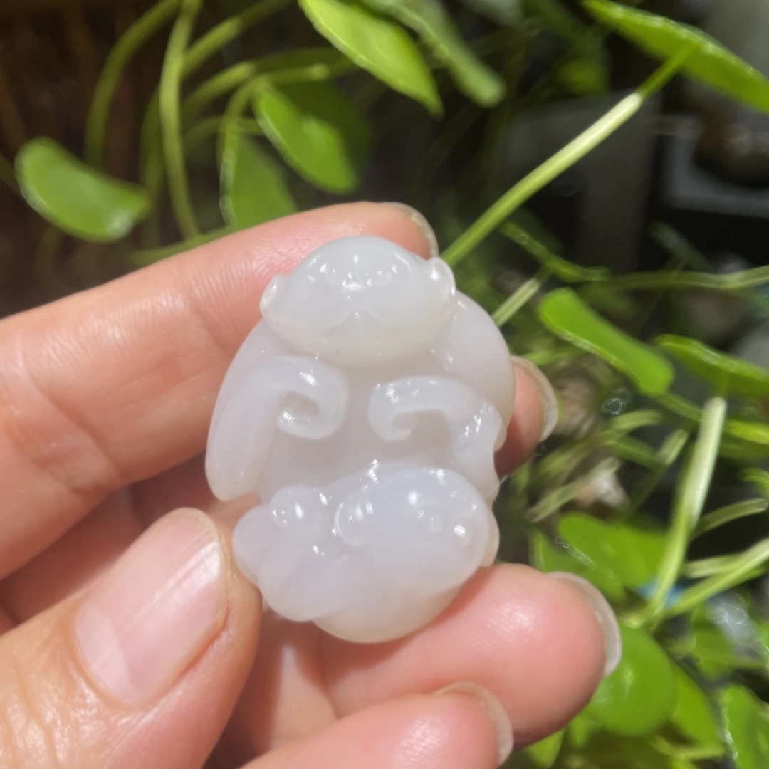 新疆和田玉白玉挂件小猴子重17.5克