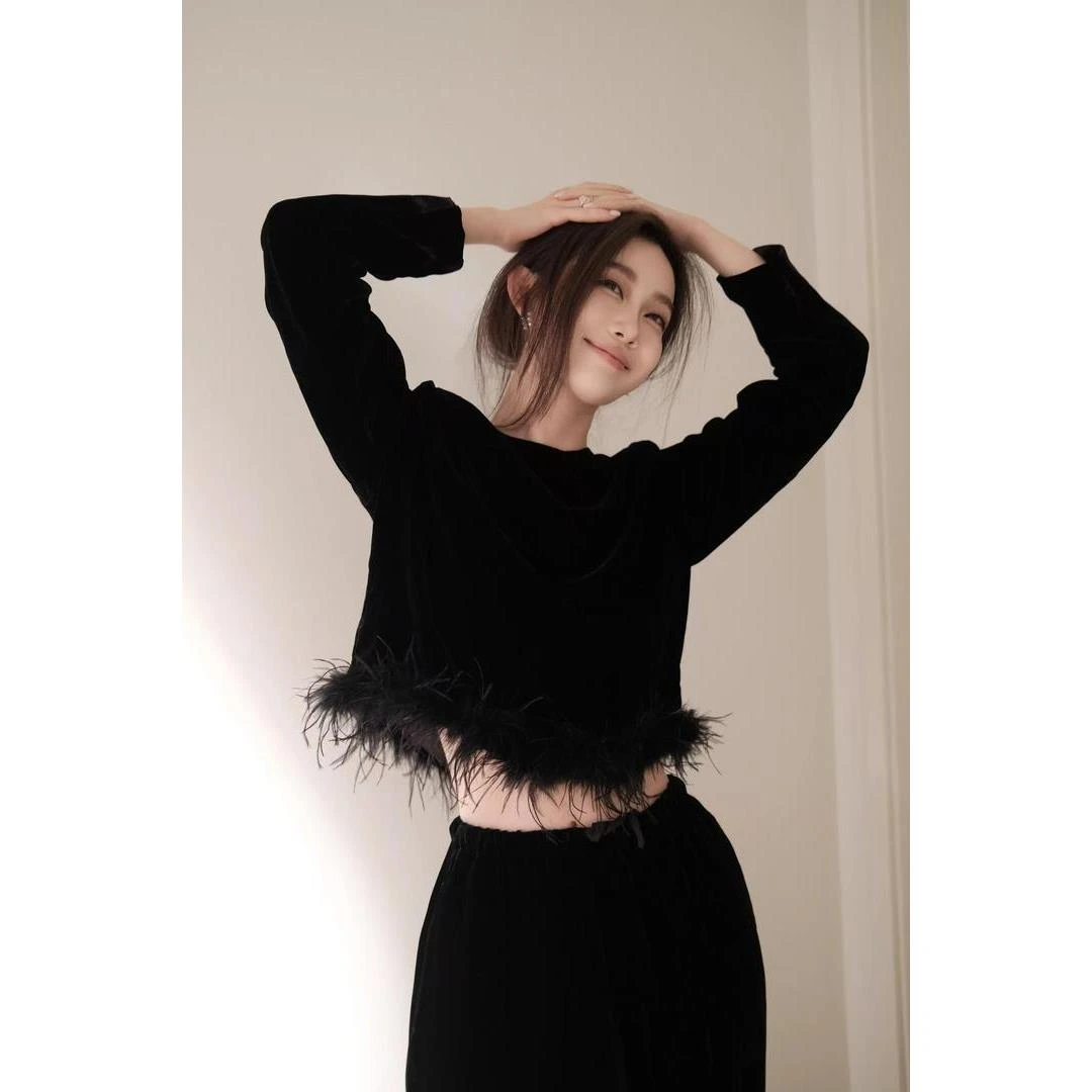 2024冬季新款高级感丝绒气质长袖流苏衬衫百搭高腰显瘦半身裙套装