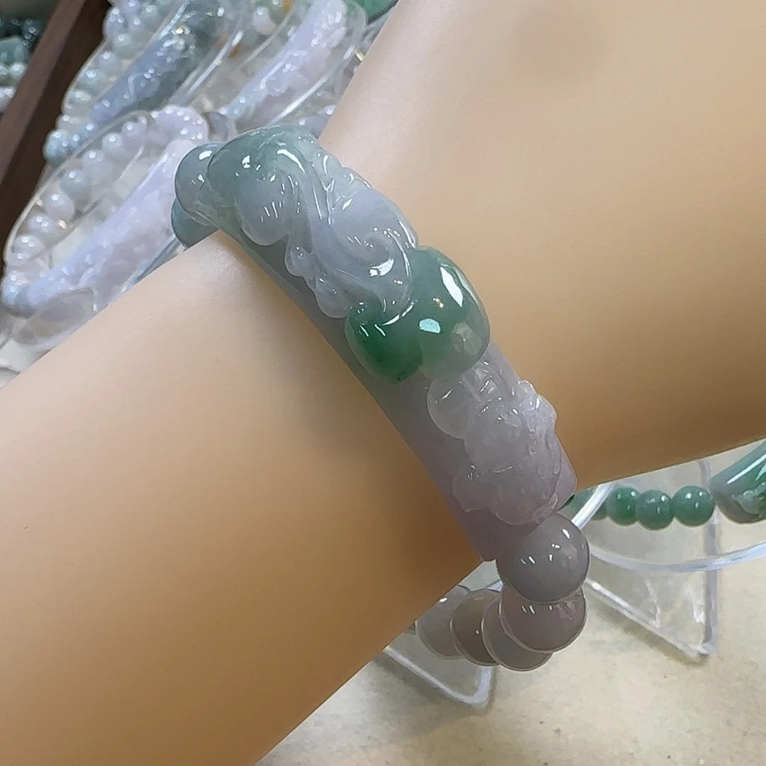 翡翠未镶嵌颈饰手牌