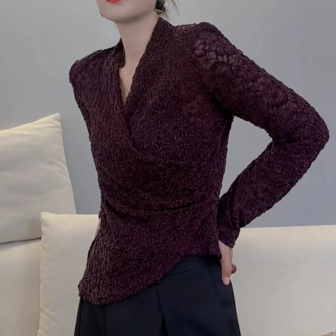 法式时尚2025秋冬新款长袖T恤V领蕾丝常规款女士打底衫修身型修身