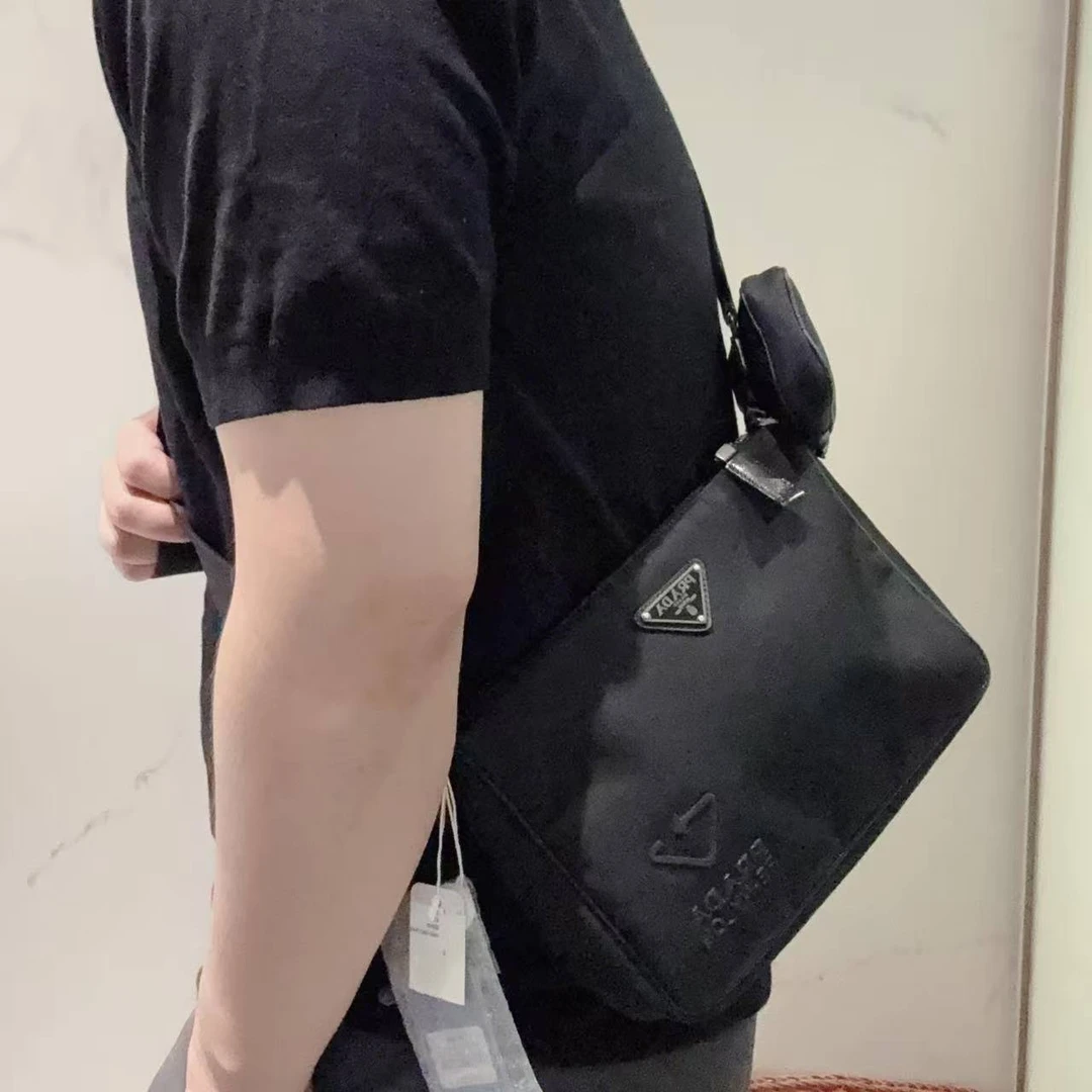 95新 Prada/普拉达 【胖】黑银斜挎包