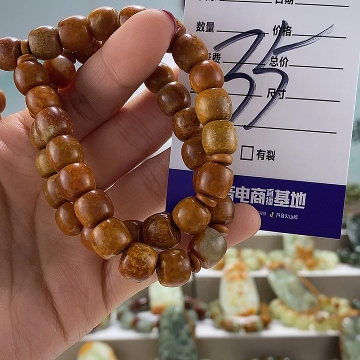 透闪石质玉手持未镶嵌