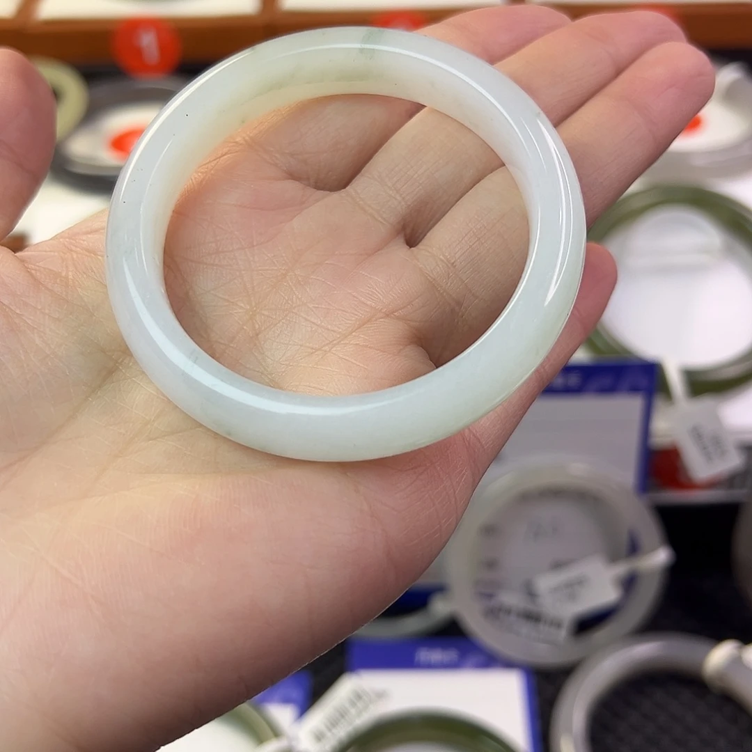 石英质玉未镶嵌手镯