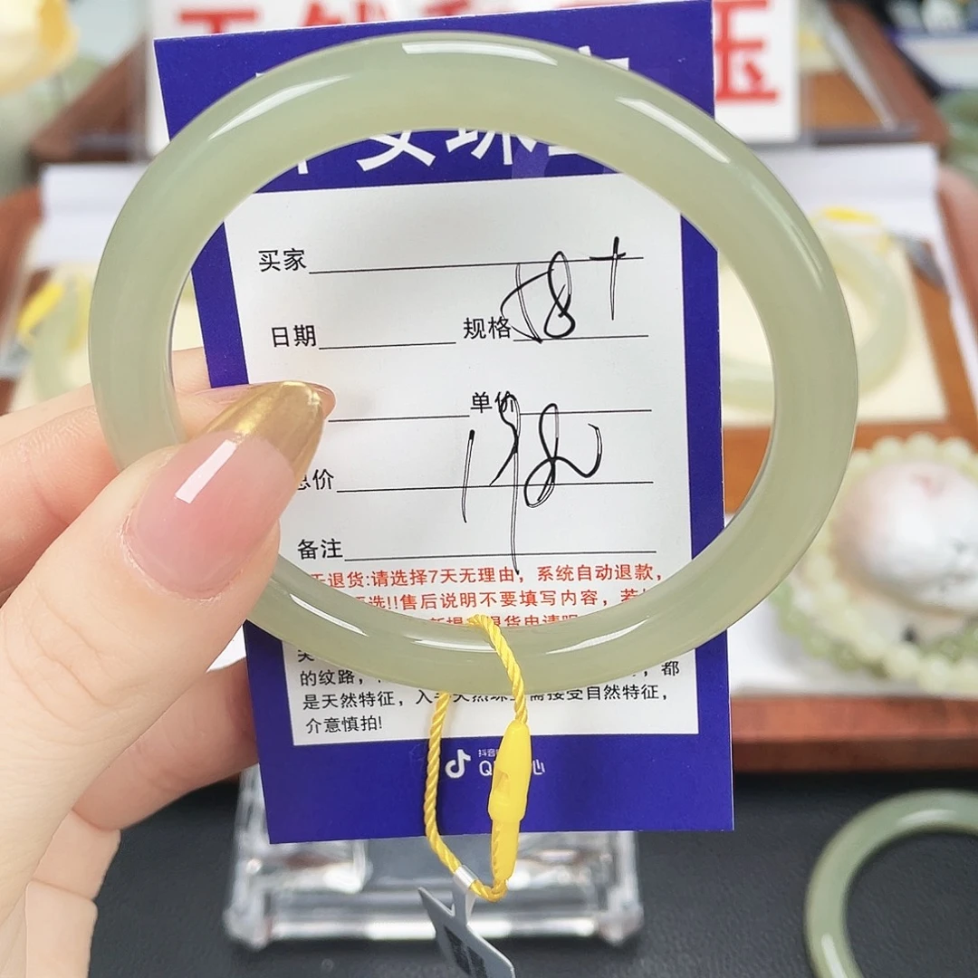 和田玉未镶嵌手镯