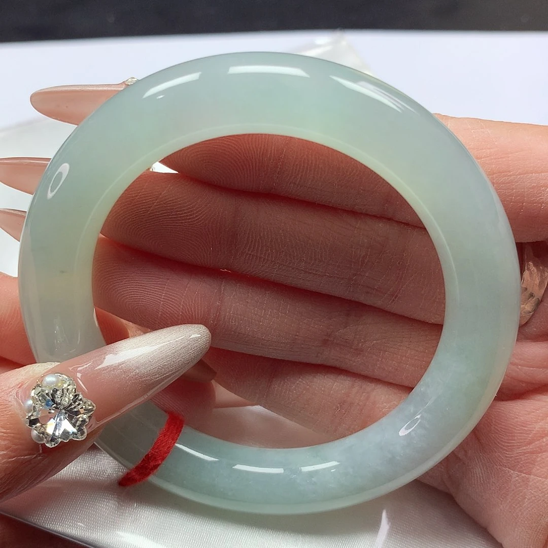 翡翠手镯未镶嵌54圈