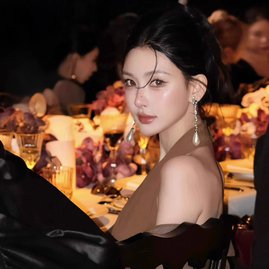 铜合金耳饰 欧美风小众设计精致感水滴锆石耳环夏日限定女款耳饰