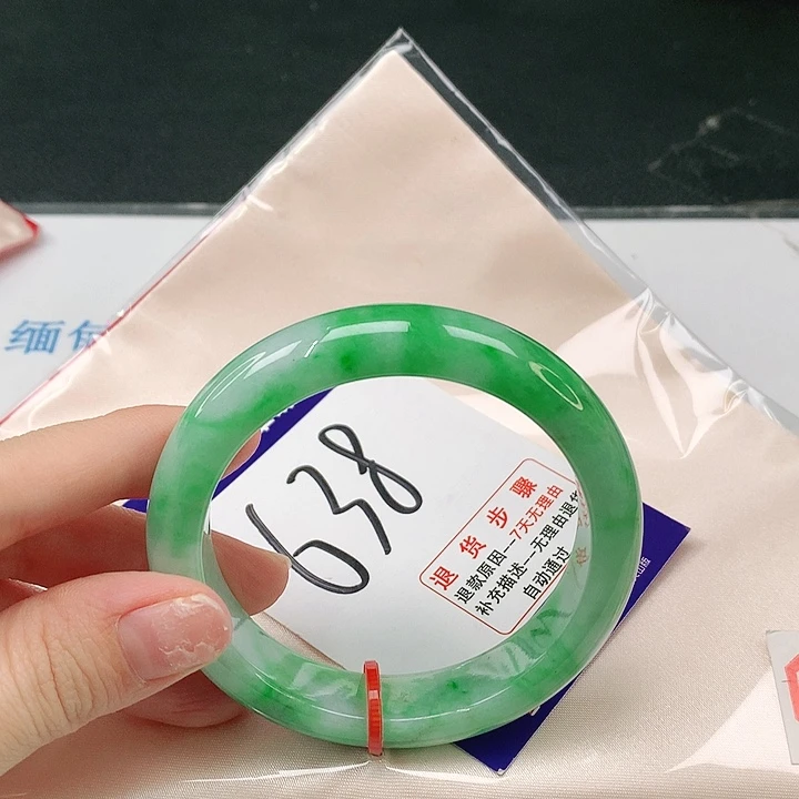 未镶嵌手镯翡翠多*姐翡翠手镯