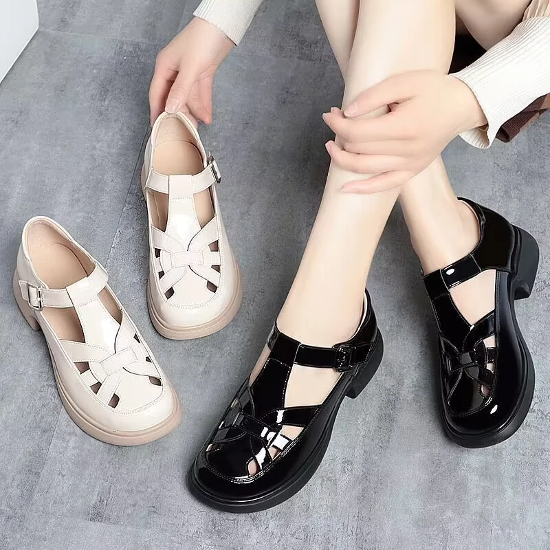 夏季女圆头时装凉鞋妈妈凉鞋50-60岁粗跟平底百搭镂空厚底真皮