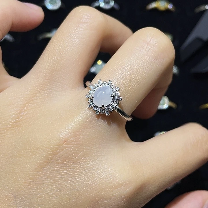 翡翠未镶嵌颈饰戒指