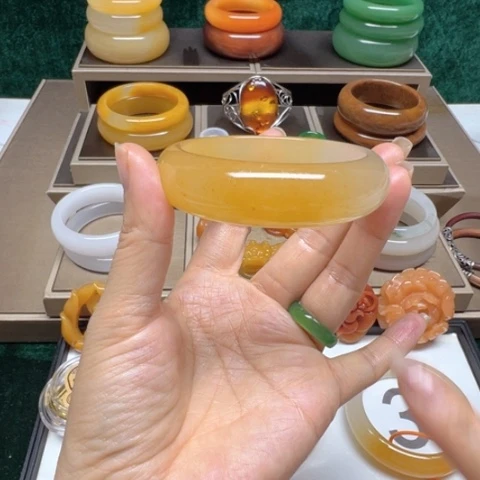 石英质玉（黄龙玉）手镯未镶嵌快****8