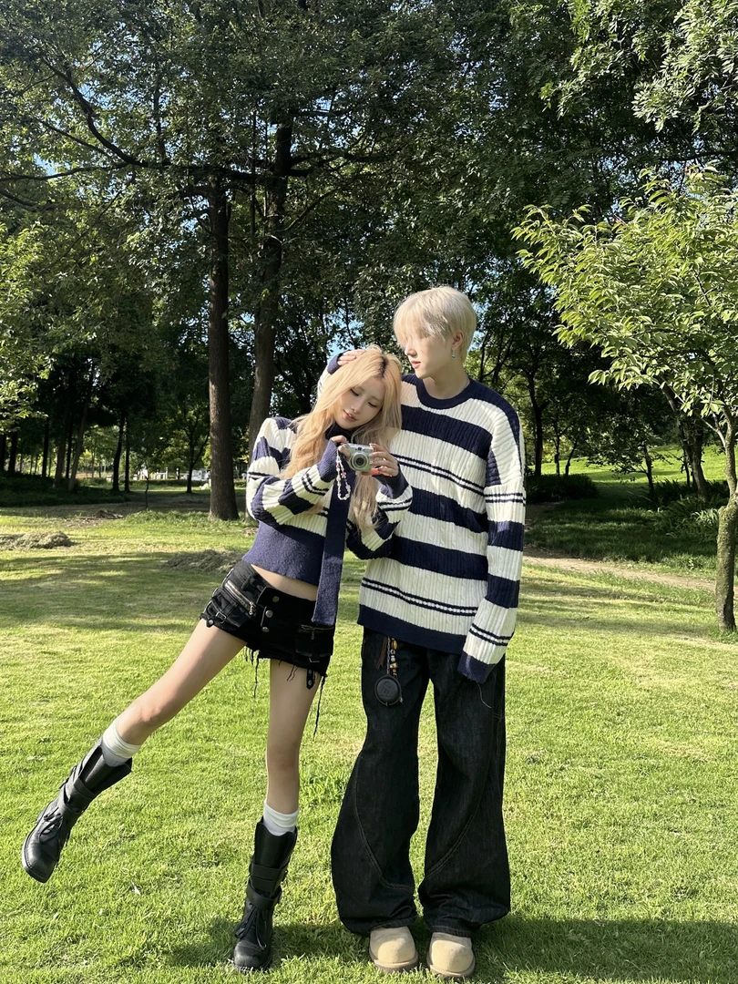 情侣装条纹撞色针织衫长袖情侣时尚提花针织休闲圆领毛衣