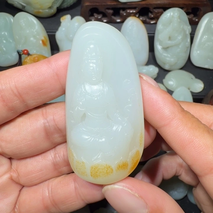 颈饰未镶嵌和田玉贺*