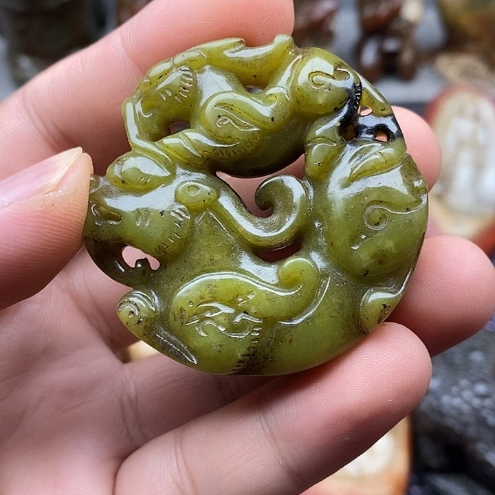 未镶嵌蛇纹石玉颈饰