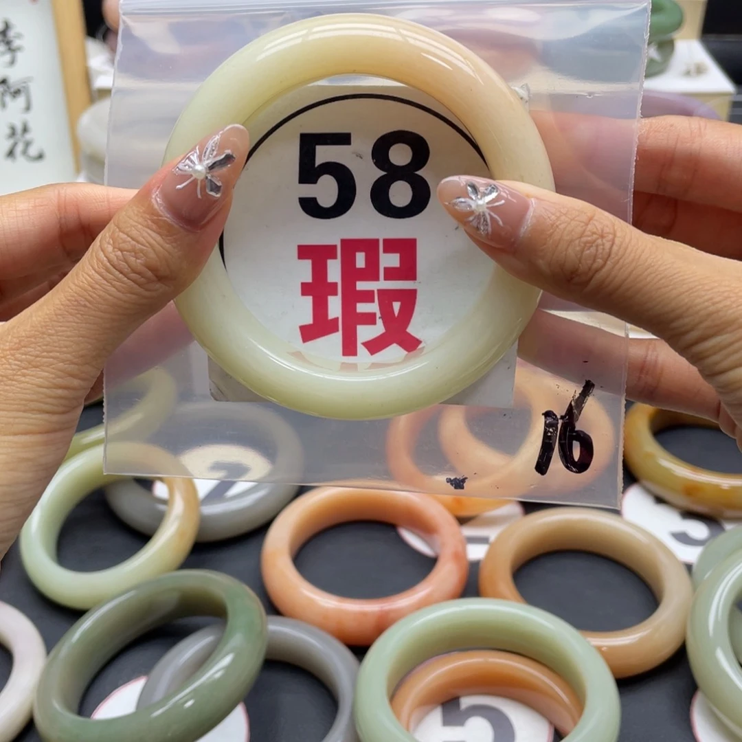 未镶嵌手镯石英岩玉