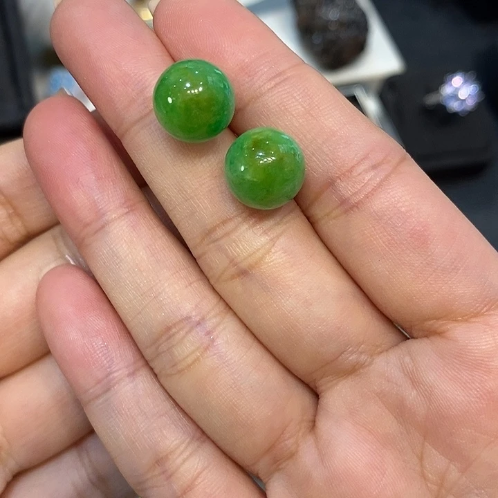 翡翠18K金镶嵌耳饰黄加绿翡翠耳钉