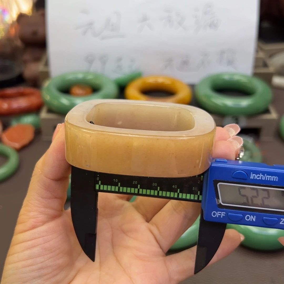 未镶嵌手镯石英岩玉