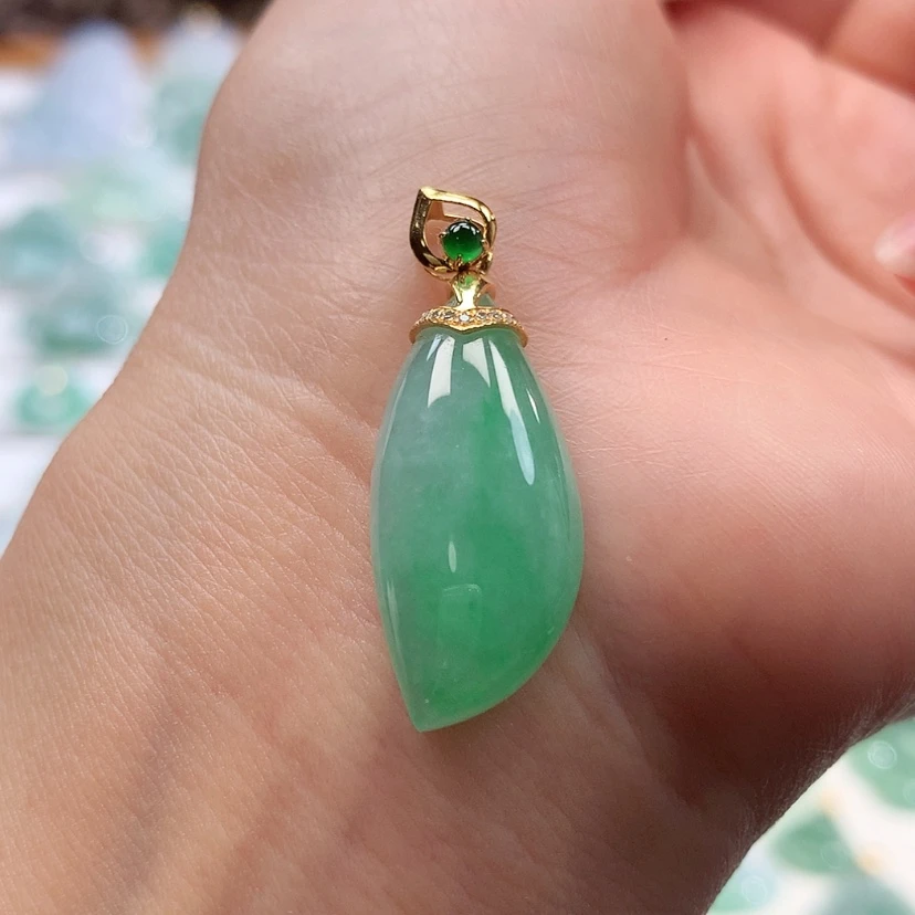 【闪购商品】翡翠18K金镶嵌吊坠(赠链)