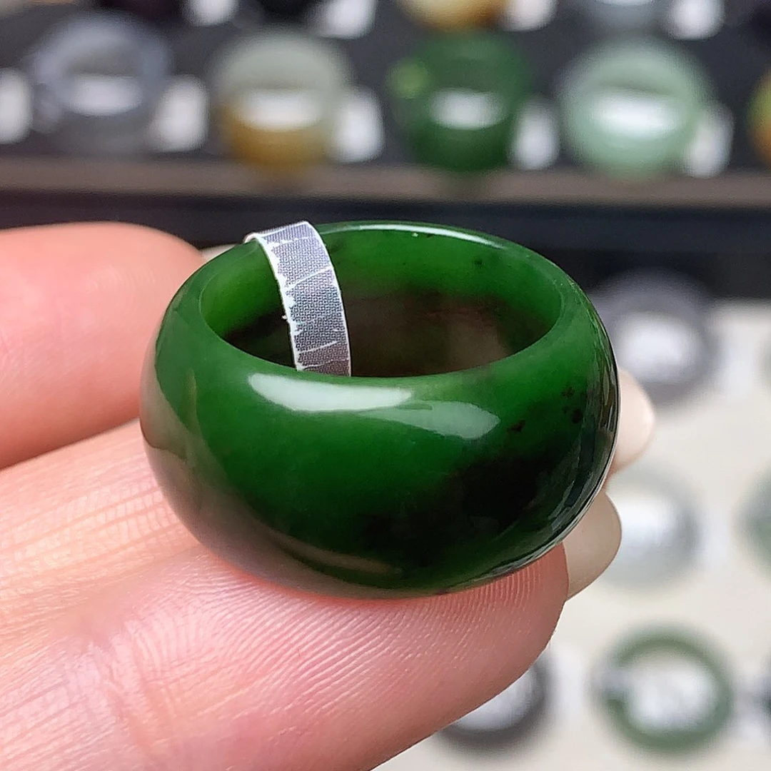 未镶嵌戒指和田玉