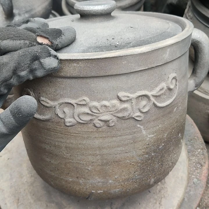 嗦***娘白鳝泥库存锅微瑕锅无质保（荥经黑沙砂锅）