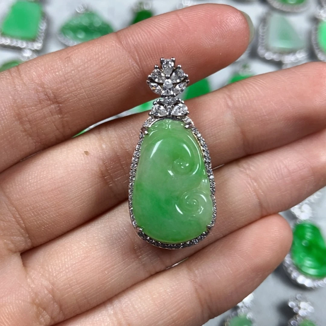 颈饰未镶嵌翡翠如意