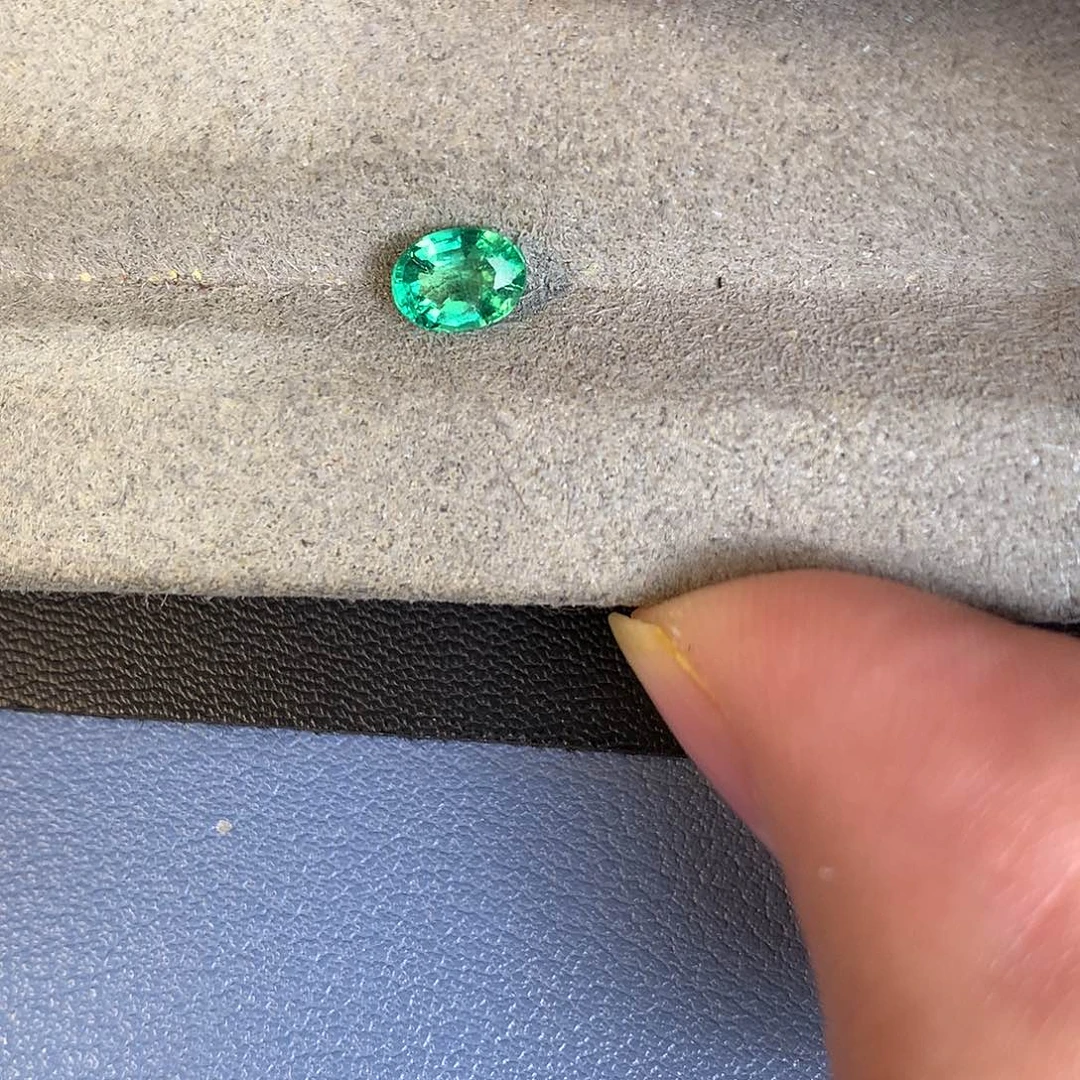 裸石未镶嵌祖母绿58分 赞比亚 玻璃体干净