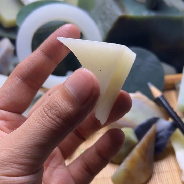 和田玉（糖玉）未镶嵌挂件