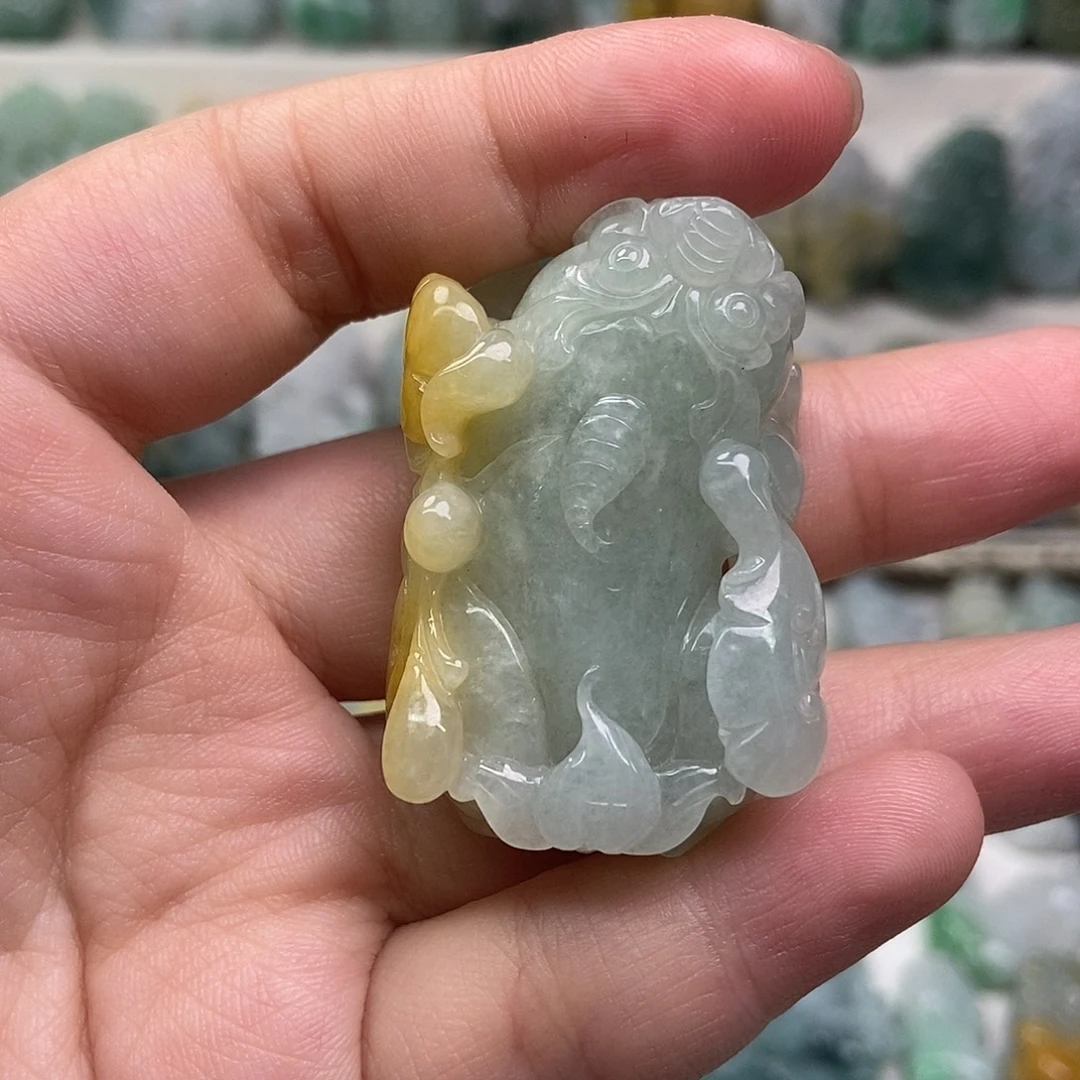 翡翠未镶嵌吊坠(赠链)