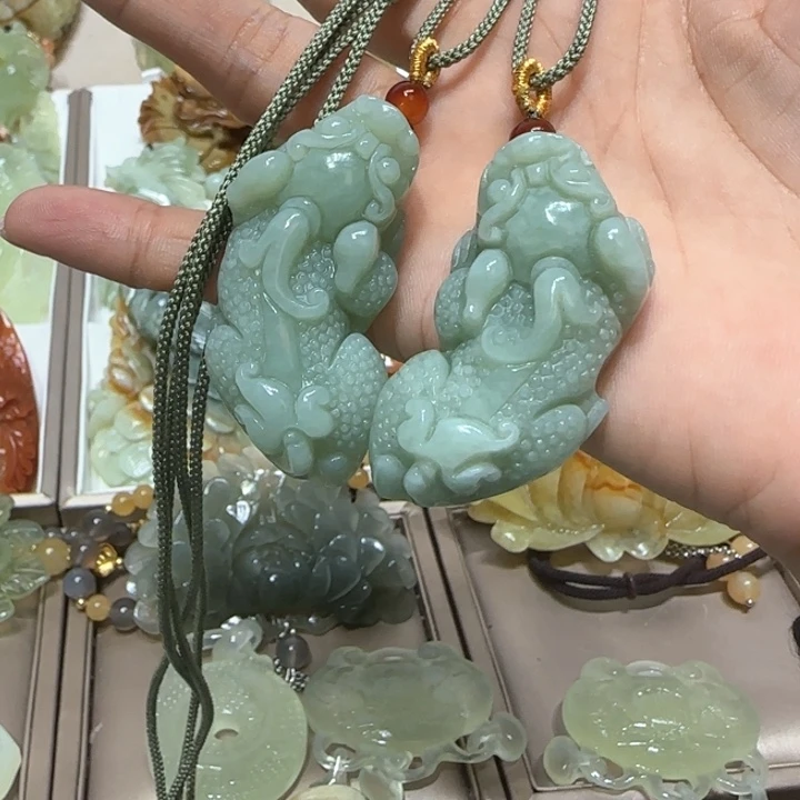 蛇纹石玉吊坠未镶嵌