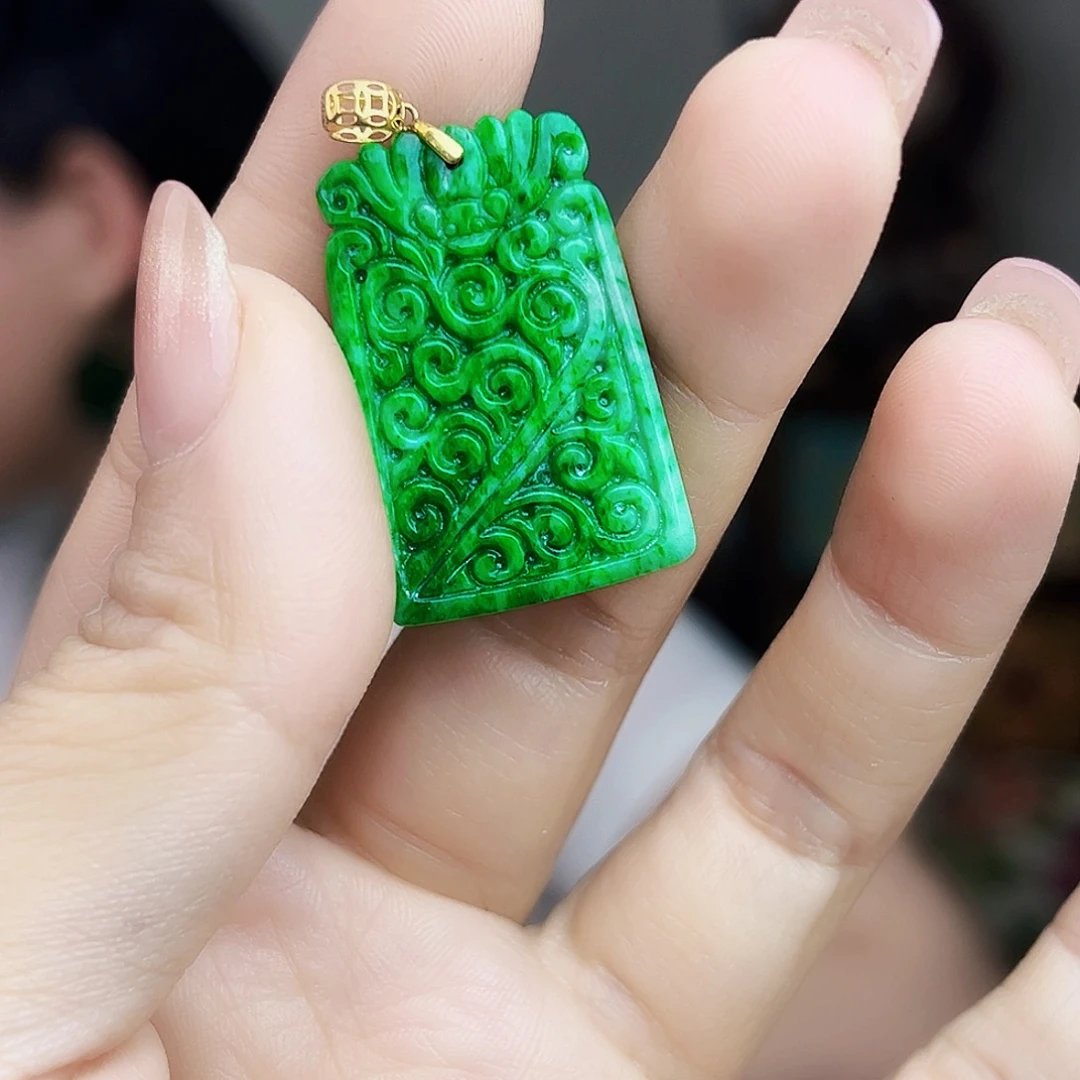 翡翠18K金镶嵌颈饰多样性