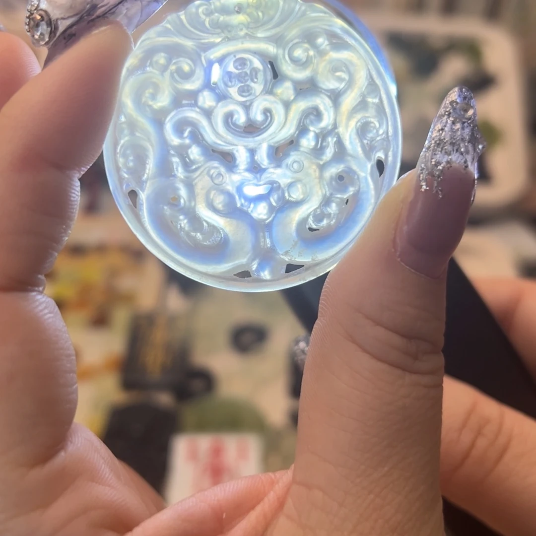 蛇纹石玉颈饰合金