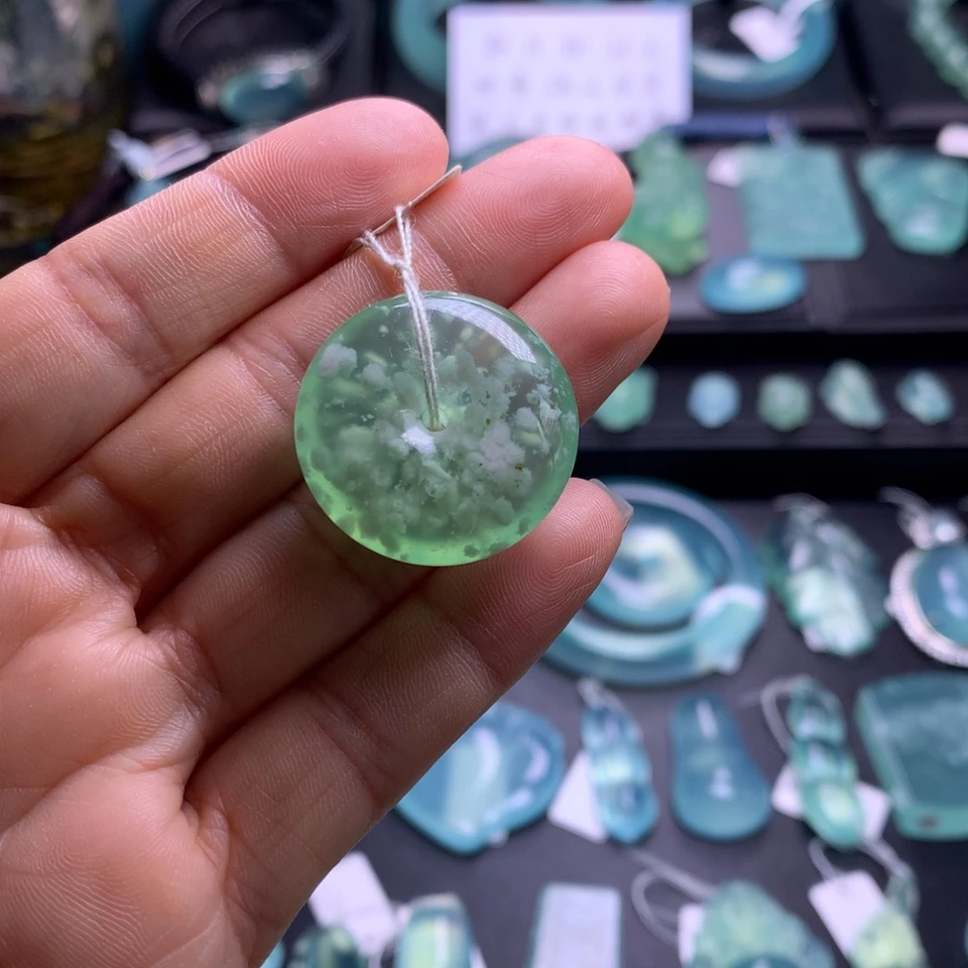 蛇纹石玉未镶嵌吊坠