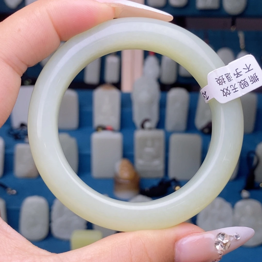 和田玉未镶嵌颈饰熊*