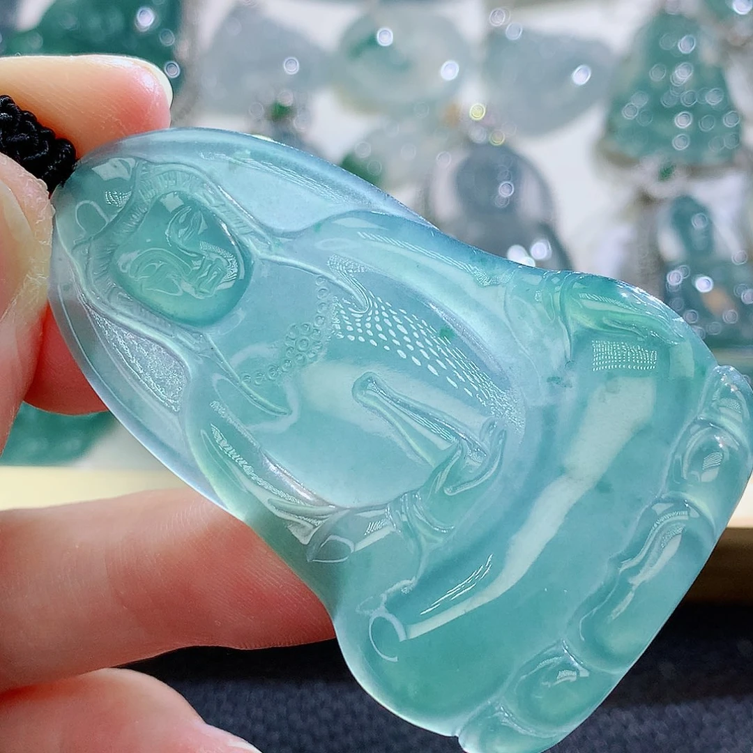 翡翠挂件未镶嵌翡翠